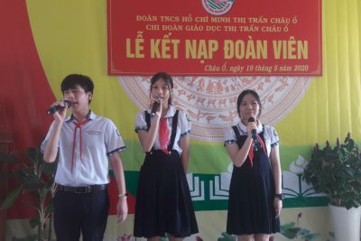 Lễ kết nạp Đoàn viên mới.